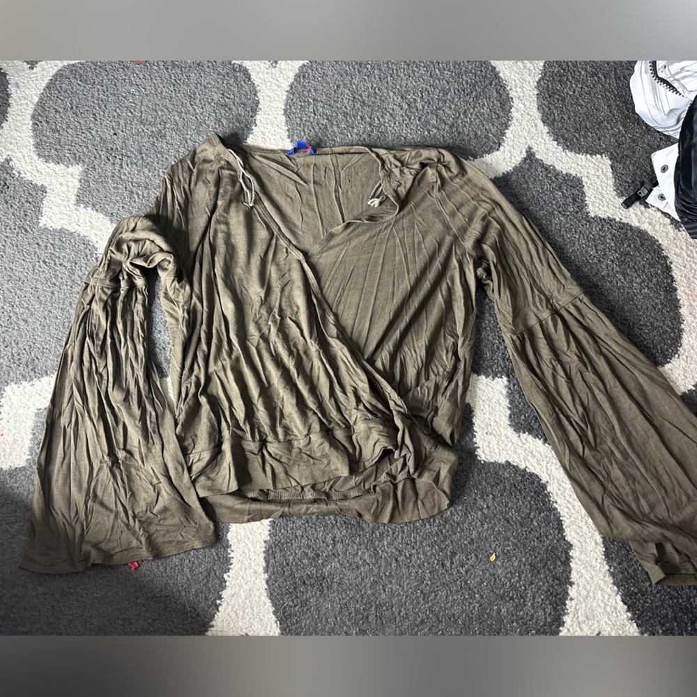 Long wide sleeve crop top